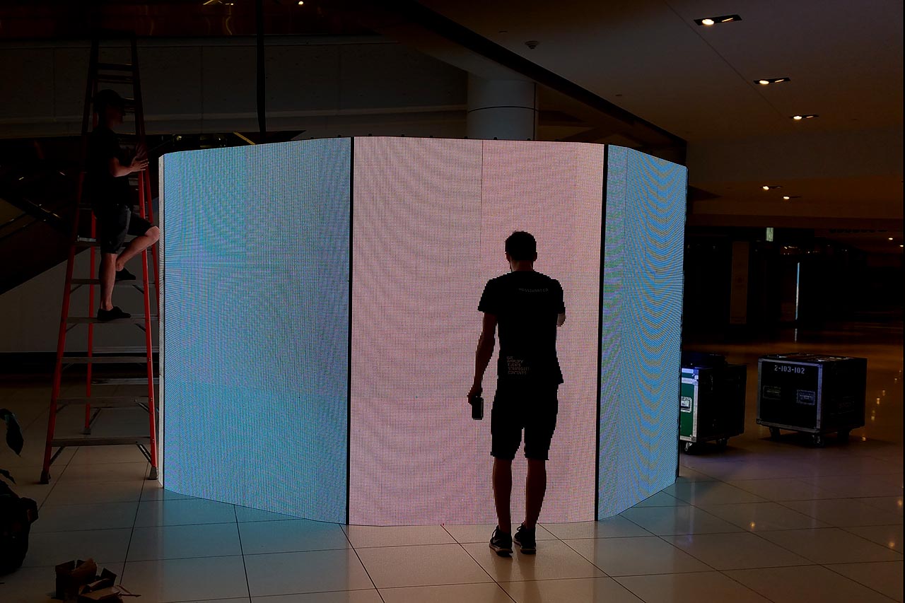 INTERACTIVE WALL – RIDEAU CENTER